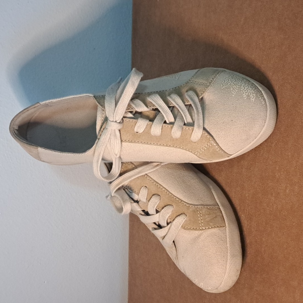 Dansko Sneakers leather canvas  lace up shoes Size 7-1/2 flat.